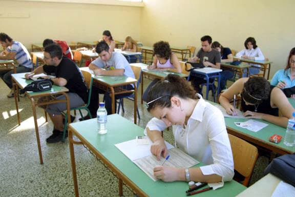 Πανελλαδικές 2014: Σε ποια τμήματα αυξάνονται και σε ποια μειώνονται οι θέσεις σε ΑΕΙ και ΤΕΙ
